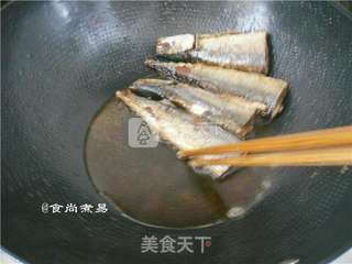 干煎秋刀鱼的做法步骤:4