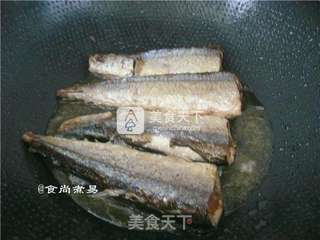 干煎秋刀鱼的做法步骤:3