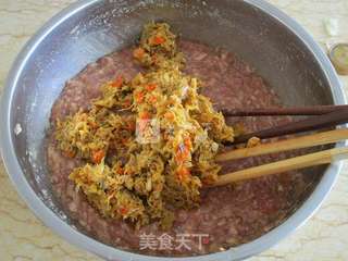 蟹粉小笼包的做法步骤:12