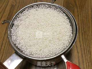 蓝莓椰浆西米露by:普蓝高科蓝莓美食特约撰稿人的做法步骤:2