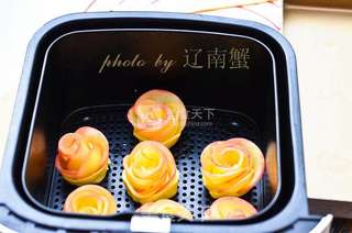 玫瑰苹果卷的做法步骤:11