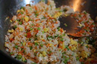 小朋友最爱的彩色炒饭的做法步骤:10
