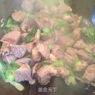 西红柿牛腩炖土豆的做法步骤:3