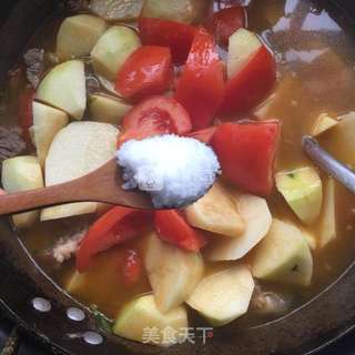 西红柿牛腩炖土豆的做法步骤:7