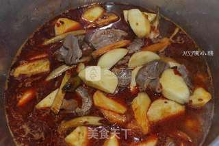 慈姑红焖肉的做法步骤:8