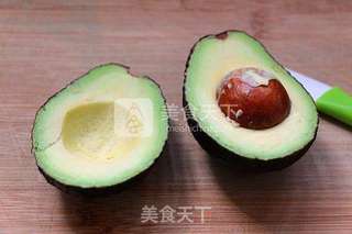 妈妈放心的营养美味小零食【牛油果苏打饼干】的做法步骤:2