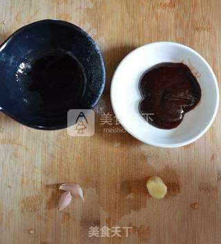 叉烧酱烤鸡腿的做法步骤:2