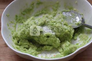 妈妈放心的营养美味小零食【牛油果苏打饼干】的做法步骤:4