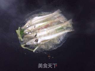 豆酱煮沙尖鱼的做法步骤:4