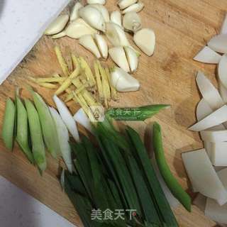 家常蟹炒年糕的做法步骤:2