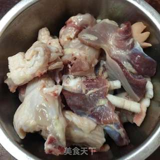 玉米胡萝卜鸡汤的做法步骤:2
