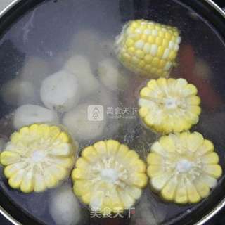 玉米胡萝卜鸡汤的做法步骤：3