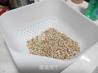 祛湿美容必不可少——薏仁红枣茶的做法步骤：1
