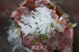 #虫草白菜木耳肉丸粉丝汤的做法图解2