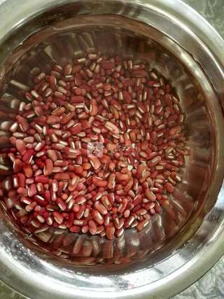 百变甜品【冬季篇】排毒瘦身 赤小豆红薯糖水的做法步骤：1