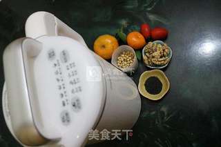 核桃黑芝麻豆浆的做法步骤:2