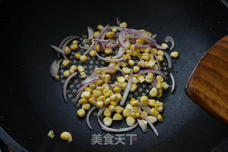 鲩鱼肠奶酪焗饭的做法步骤：2