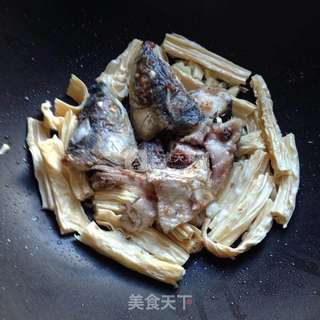 腐竹鱼头煲的做法步骤：9