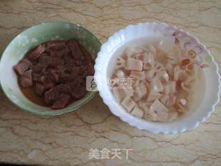 糖醋莲藕肉丁的做法步骤:2