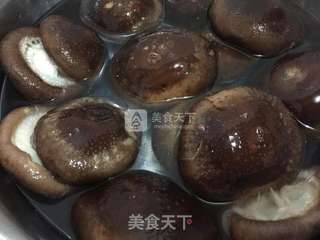 香菇扒鸡的做法步骤:2
