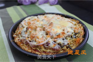方便面腊肠披萨的做法步骤:11