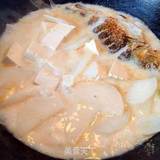 鲫鱼萝卜豆腐汤的做法步骤:10