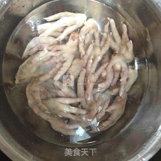 黑豆炖鸡爪的做法步骤:4