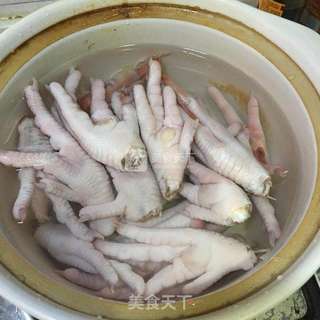 黑豆炖鸡爪的做法步骤:3