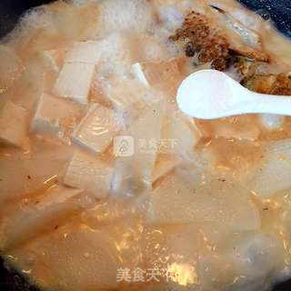 鲫鱼萝卜豆腐汤的做法步骤:11