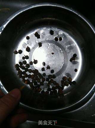 雪梨菊花饮的做法步骤:2