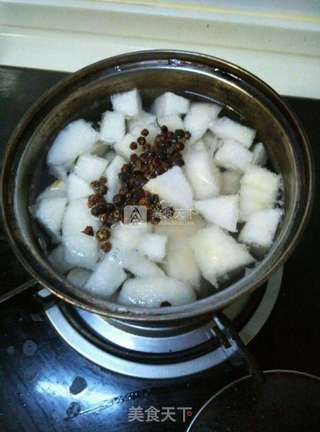 雪梨菊花饮的做法步骤:3