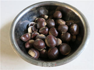 鸡翅根烧板栗的做法步骤:2