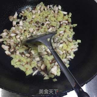 土豆香菇猪油焖饭的做法步骤：4