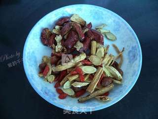 北芪当参红枣炖鸡的做法步骤:2