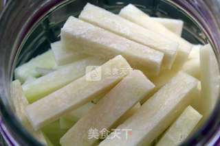 泡椒酸辣萝卜条的做法步骤:2