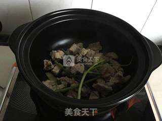 西红柿土豆牛腩煲的做法步骤:2