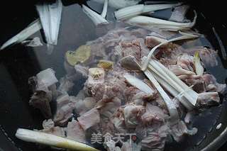 补肾黑豆羊肉汤的做法步骤:3