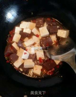 麻辣鸭血豆腐的做法步骤:4