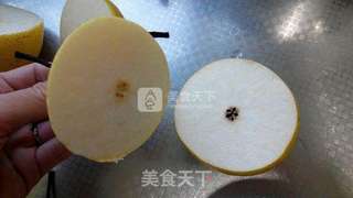 川贝冰糖冰糖雪梨的做法步骤：2