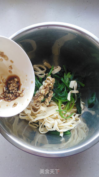 开洋豆皮拌菠菜的做法步骤:4