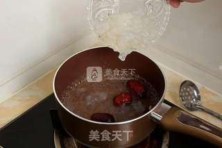 冰天雪地一点红的做法步骤:2