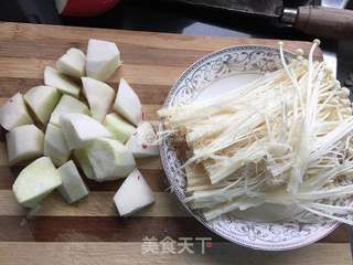 白萝卜金针菇筒骨汤的做法步骤:4