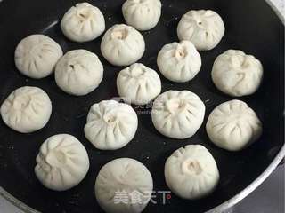 白菜牛肉生煎包的做法步骤:17