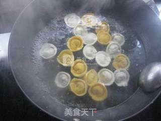 金银元宝饺的做法步骤:15