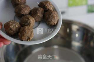 黑椒丸子海草汤的做法步骤:3