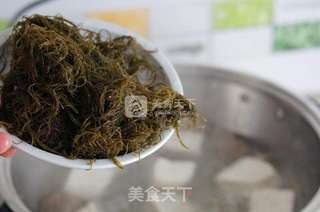 黑椒丸子海草汤的做法步骤:5