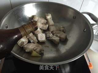 五花肉焖扁豆的做法步骤:2