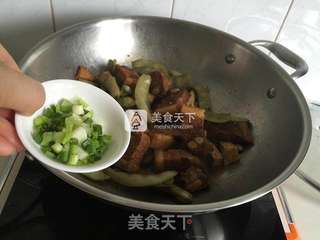 五花肉焖扁豆的做法步骤:8
