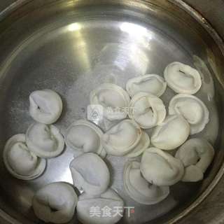 巧烧冰冻馄饨的做法步骤:4