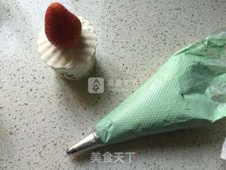 圣诞奶油纸杯蛋糕的做法步骤:20